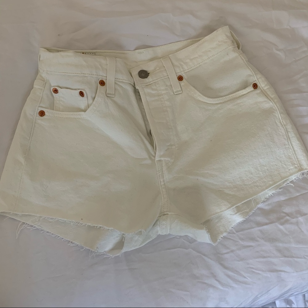 Levi’s 501 White cutoff shorts